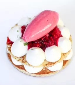 gâteau de pancake aux fruits rouges